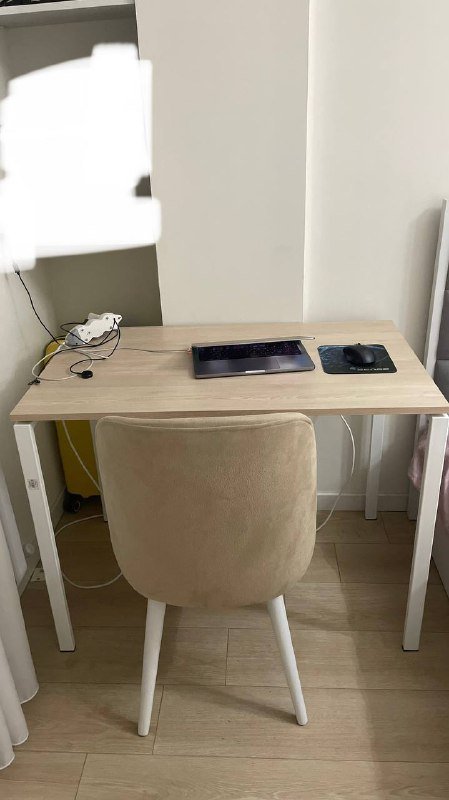 Стол 100×60 см с белыми металлическими ножками 3