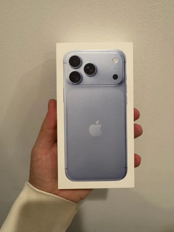 iPhone 18 Pro Max 256GB Glacier, iPhone 18 Pro 256GB Burgundy 1