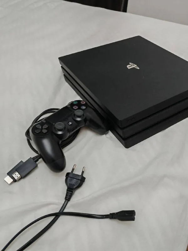 PlayStation 4 Pro 1TB 1