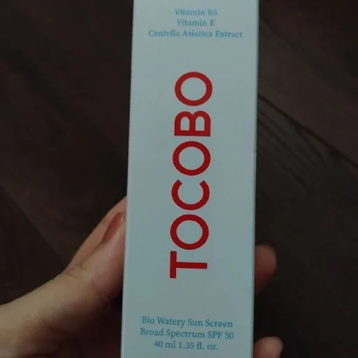 Солнцезащитный крем TOCOBO для лица