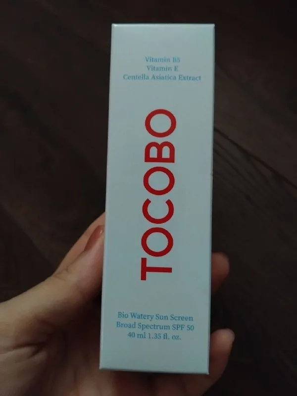 Солнцезащитный крем TOCOBO для лица 1