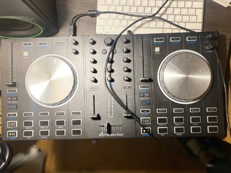 DJ-контроллер The Next Beat