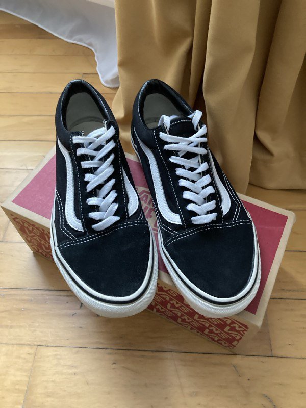 Vans Old Skool, Dr. Martens 1460 Pascal, Adidas Energy Cloud V