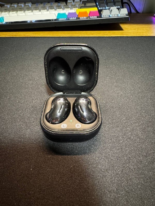 Механическая клавиатура HyperX Alloy, наушники Apple AirPods 3, AirPods Pro 1, Samsung Galaxy Buds, копия Apple Watch Ultra 8