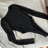 Джинсовка Zara, сумка Zara, розовая кофта Zara, спортивная сумка, кожаные сапожки, черное платье, голубая кофта Zara, боди, босоножки 8