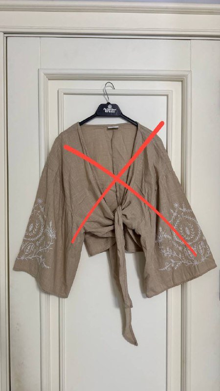 Юбка миди Stradivarius, зеленое худи, черное худи, белая блуза с коротким рукавом, белая блуза с длинным рукавом, черная блуза с коротким рукавом 6