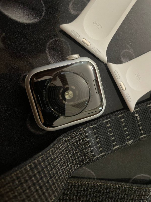 Apple Watch SE 40mm с ремешками 2