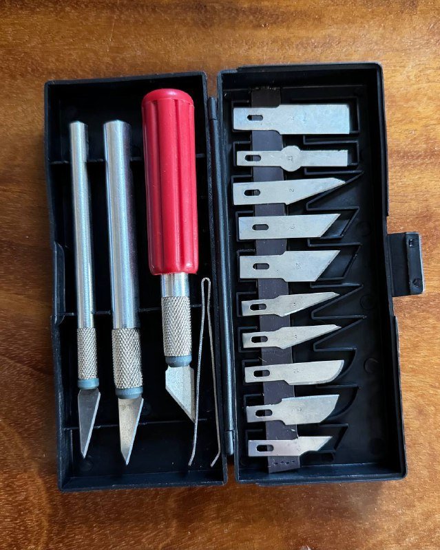 Лупа, набор скальпелей, зажим для люверсов, нумератор, степлер, дырокол 2