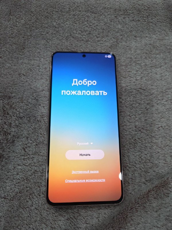 Samsung S21 8/128 с чехлами