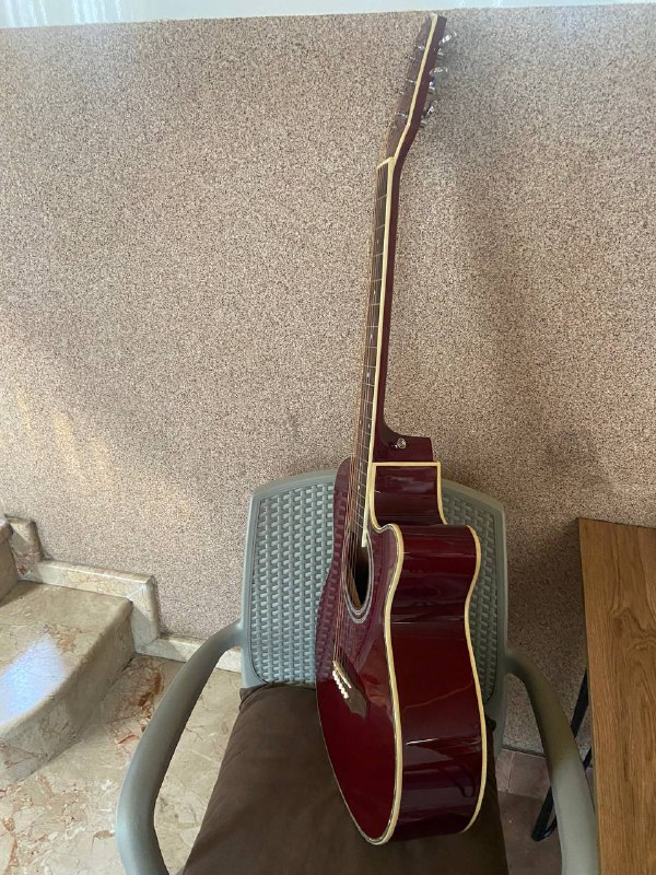 Акустическая 6-ти струнная гитара 2