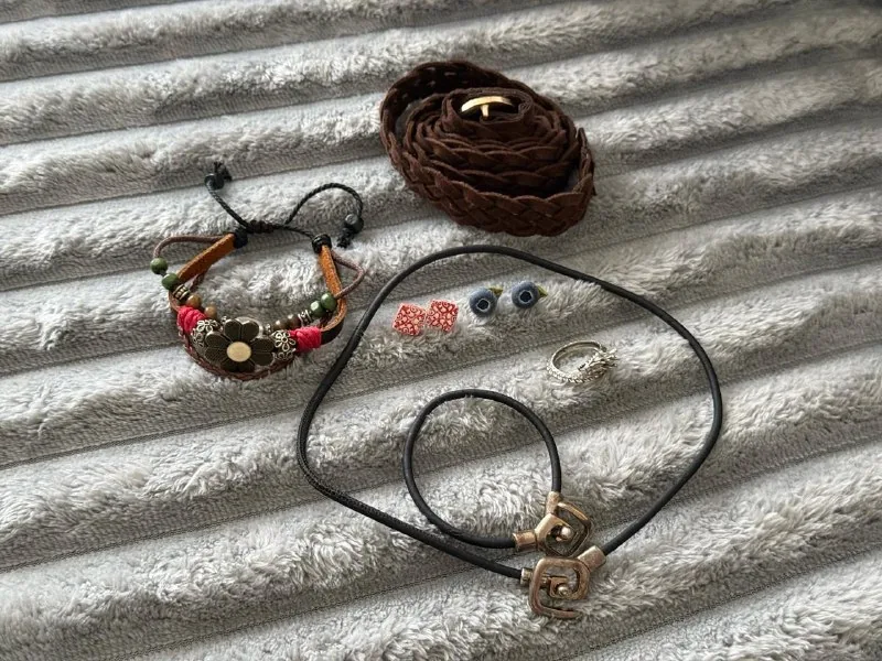 Women’s jewelry and accessories