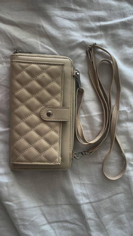 Очки, сумка-кошелек, серая кофта, джинсовая куртка 2