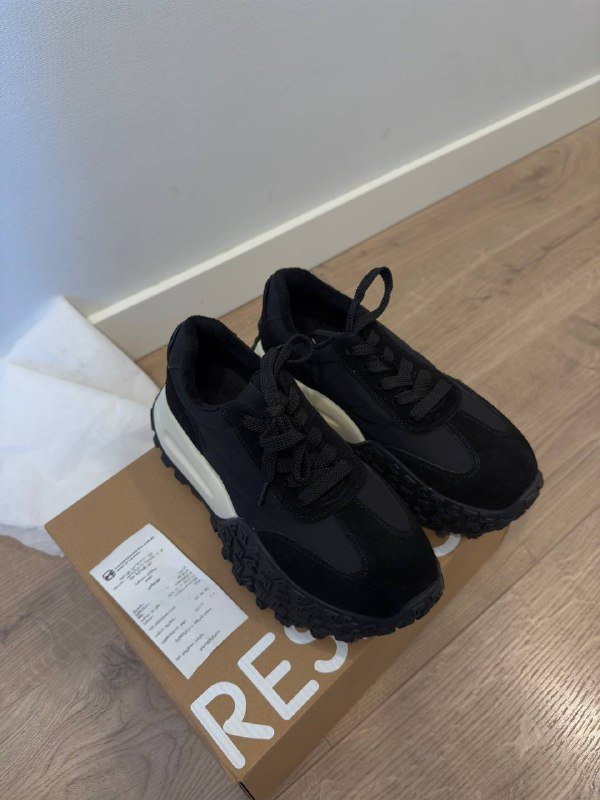 Женские кроссовки размер 37