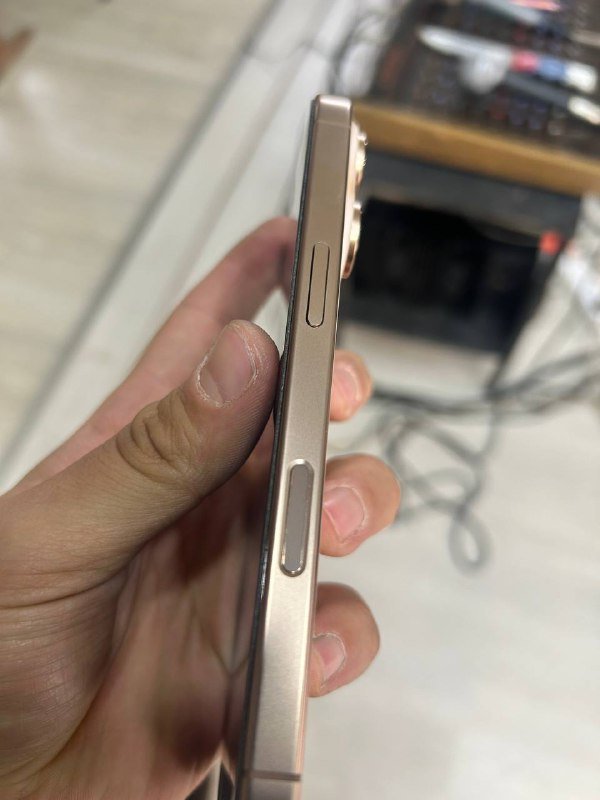 iPhone 16 Pro 256 ГБ Золотой Титан 6