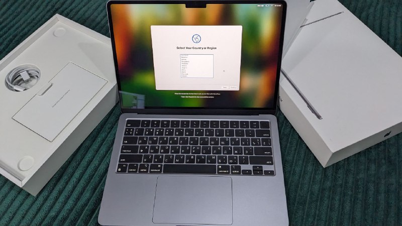MacBook Air 13.6 M3 16GB 256GB SSD 2
