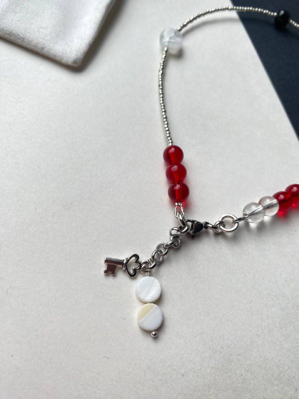 Колье-чокер со стеклянными бусинами и перламутром 2