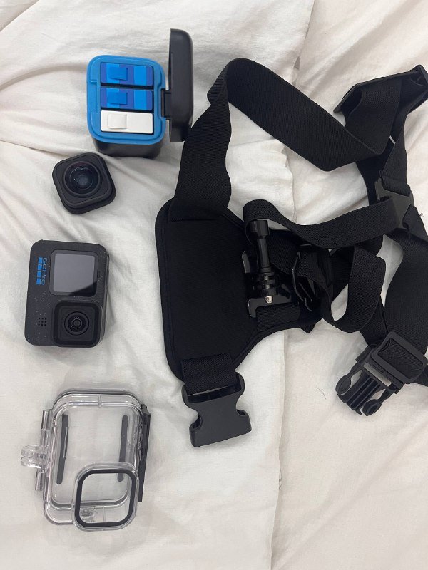 GoPro Hero Black 12, 3 batteries, charging case, lens, chest mounts