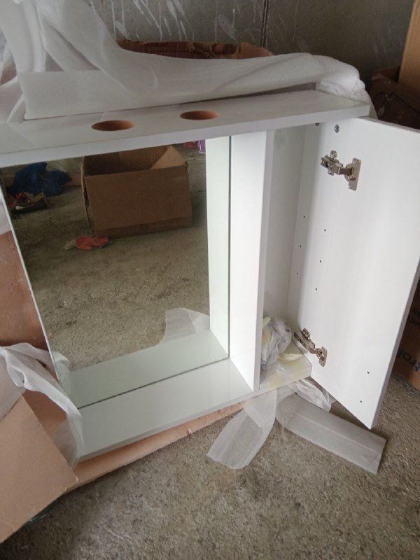 Шкафчик в ванную комнату глянцевый с подсветкой