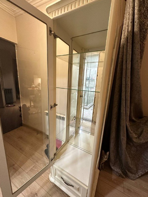 Стеллаж стеклянный 9