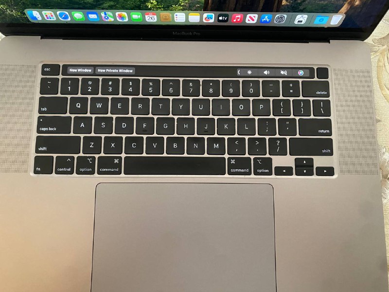 Macbook Pro i7 2019 16 inch 16GB RAM 512GB SSD 3