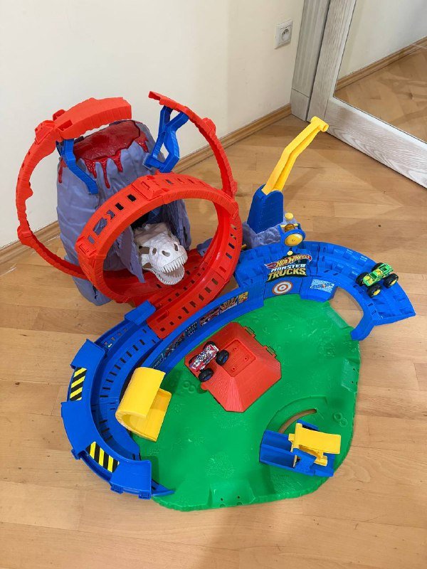 Трассы Hot Wheels, машины, монстр-траки 2