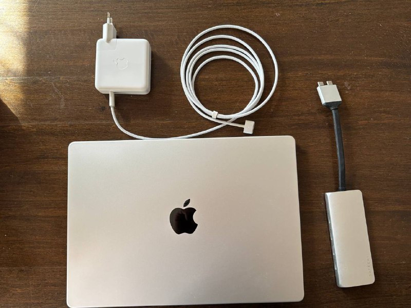 MacBook Pro 14 M2 32/512, зарядка, Hub