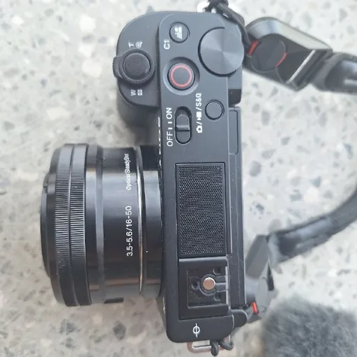 Sony ZV-E10, штатив, петличка, фото-рюкзак