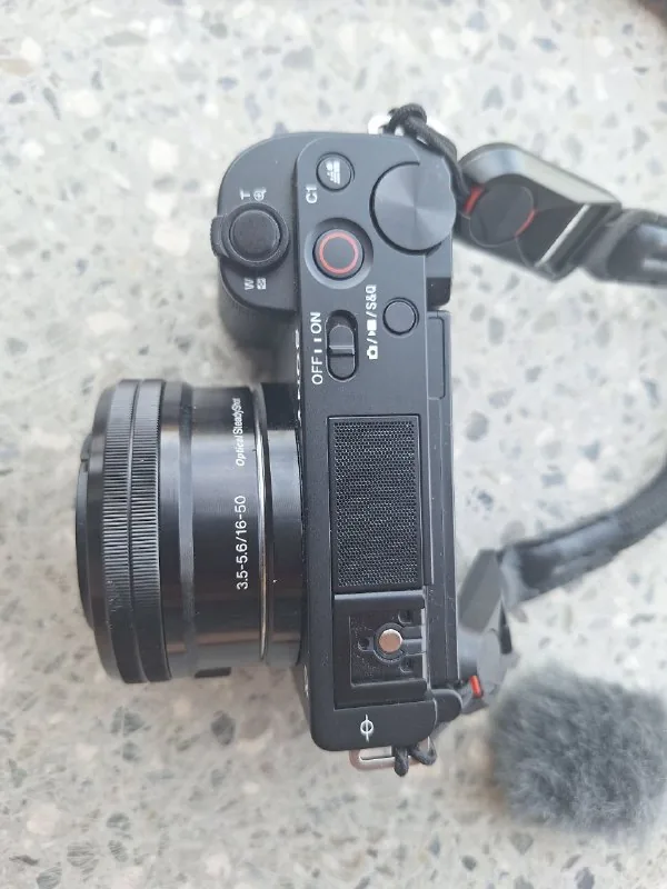 Sony ZV-E10, штатив, петличка, фото-рюкзак 1