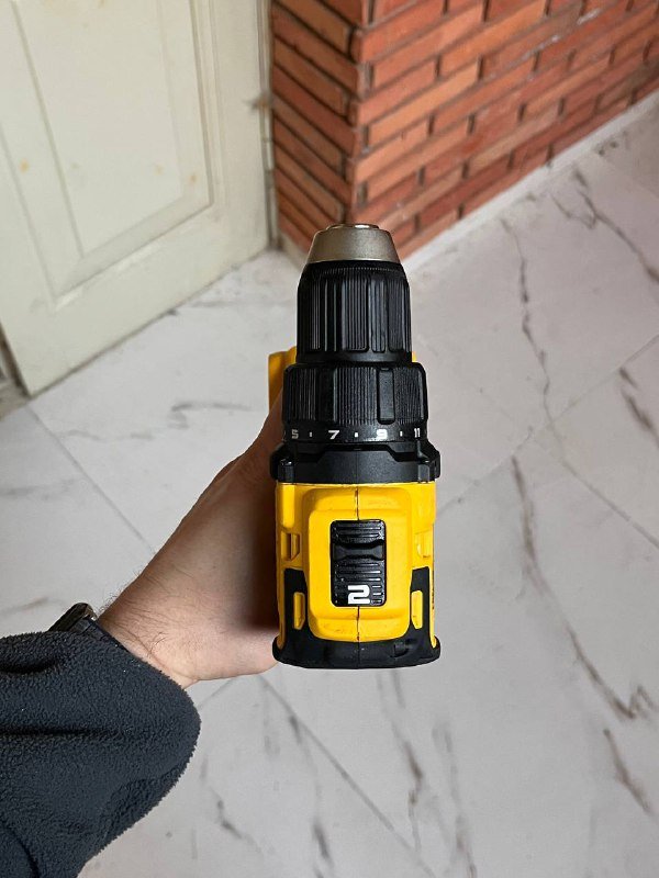 Шуруповерт DeWalt DCD708 с аккумулятором и зарядным устройством 4