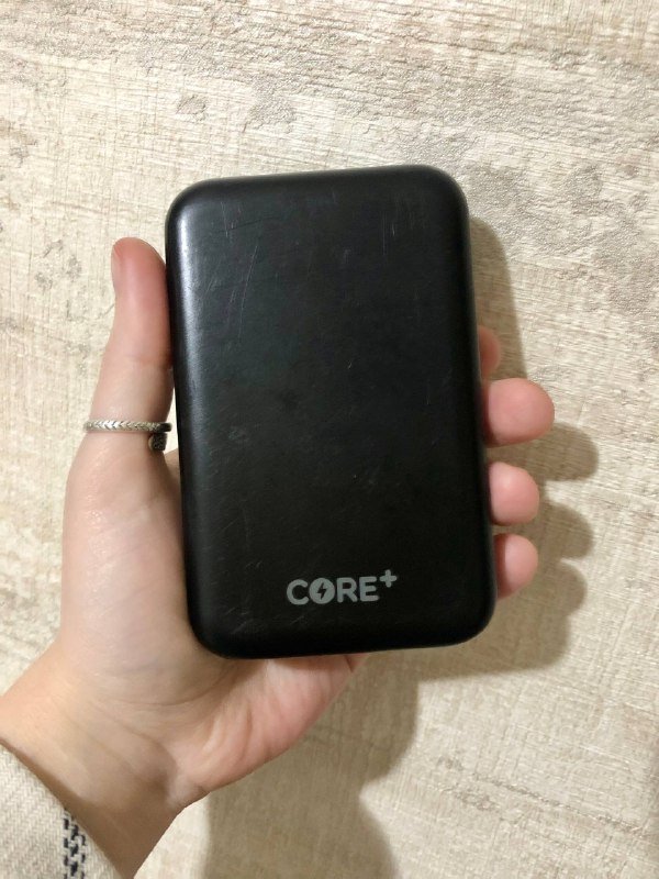 Power bank, книги, липкие ленты, бельевая веревка, кошелек, патчи
