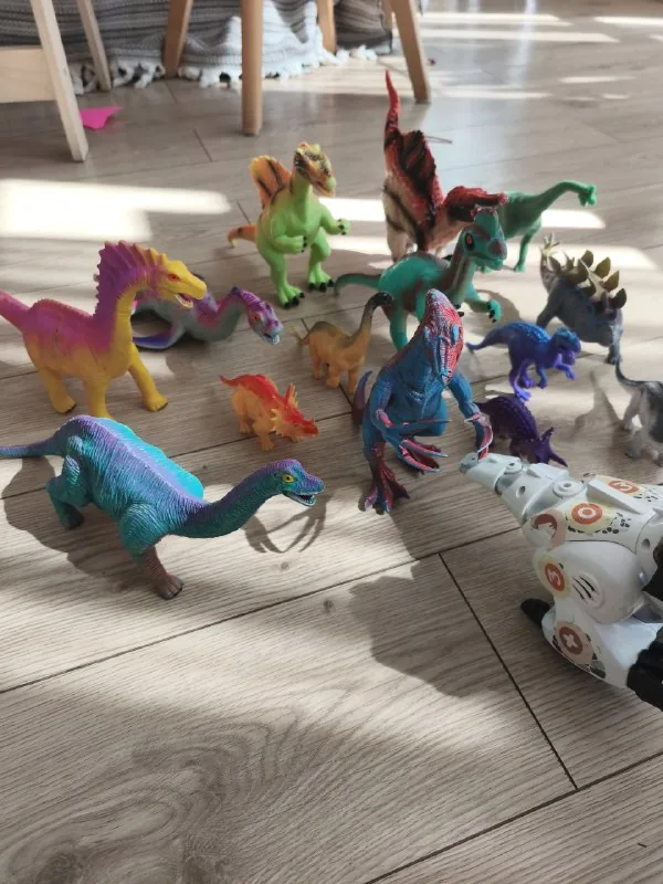 Toy sets: dinosaurs, animals, insects 1