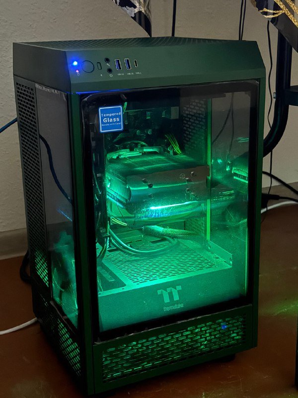 Игровой ПК, монитор, мышь, клавиатура, подставка, колонки, наушники 2