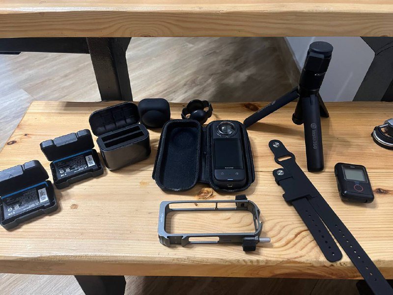 Insta360 x3, аккумуляторы, зарядная станция, пульт, крепления 2