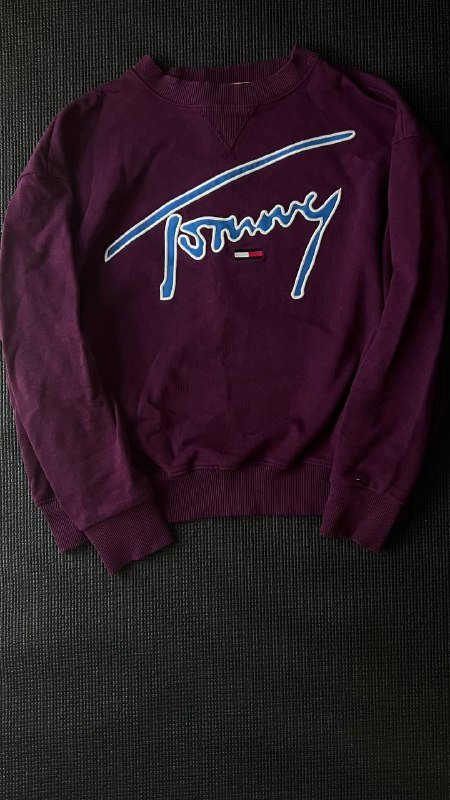 кроссовки Nike, майка Levi’s, кофта Tommy Jeans, платье Bershka, штаны Vans, тишка, мерч Simpsons, джинсы Tommy Jeans, юбка house of holland 3