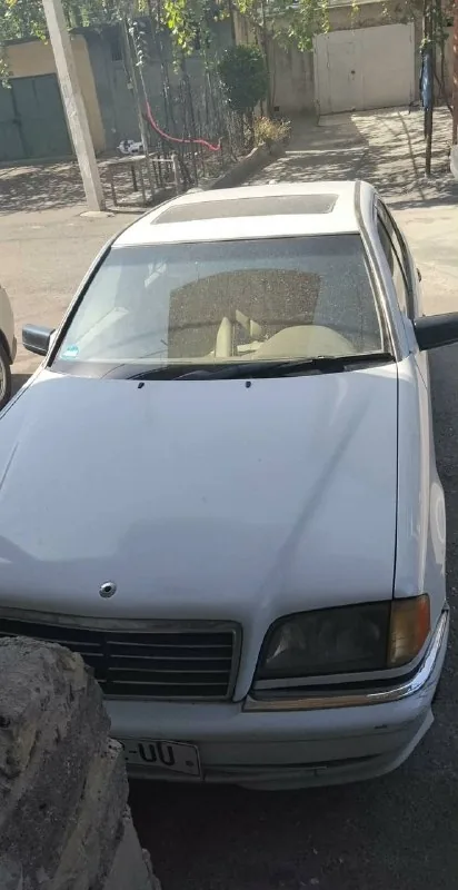 Mercedes-Benz C230 1