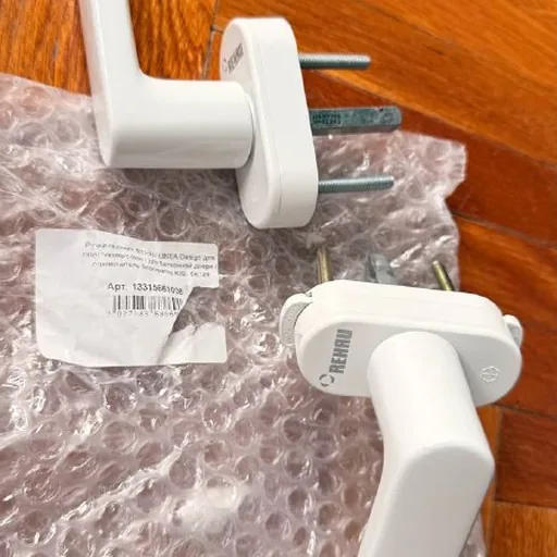 REHAU Linea оконные ручки с блокировкой, 4 шт.