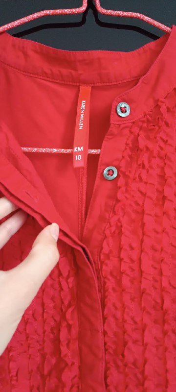 Чёрная Mango, белая Twin-set, красная Karen Millen майка, розовая блуза, оранжевые бермуды COS, голубое платье, цветное платье Springfield 5