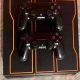 PS4, два джойстика, кабели 1