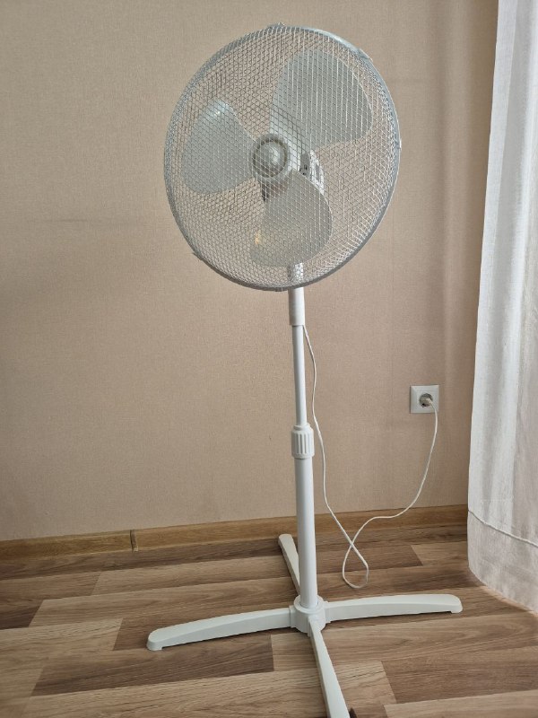 Вентилятор Midea со штативом