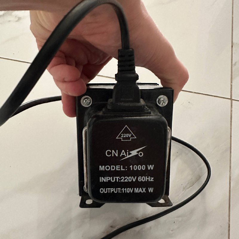 Конвертер 220V в 120V 1000W для американских вилок