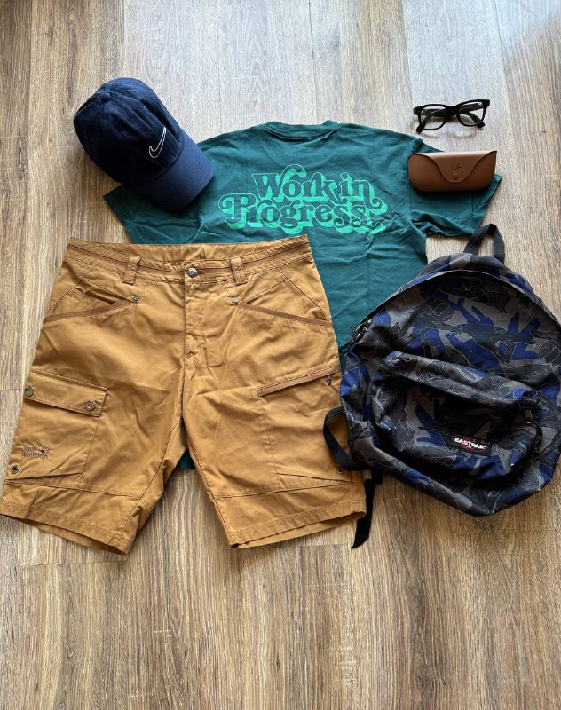 Футболка Carhartt WIP, шорты Jack Wolfskin, кепка Nike, рюкзак Eastpak
