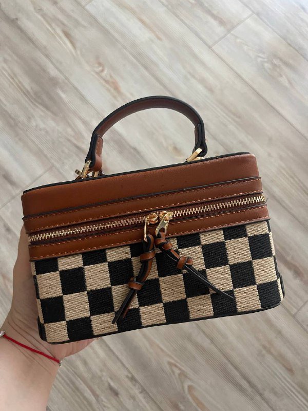 утюг, набор гель лака, сковорода, кастрюля, подушки, покрывала, уголь для шиши, сумочка, полотенце, цветок, микрофоны 8