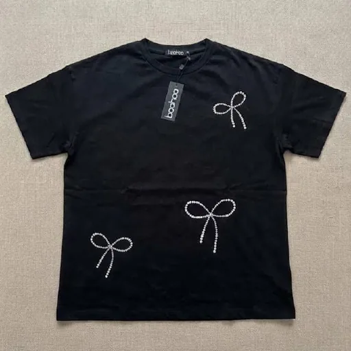 Футболка Boohoo, джинсы mom, кофта