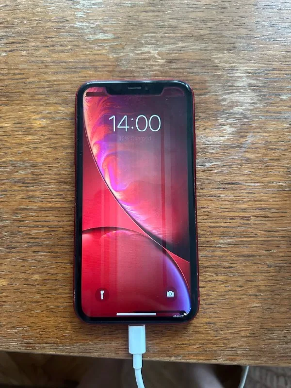 iPhone XR 128GB, iPhone 5 32GB, iPhone 7 32GB 1