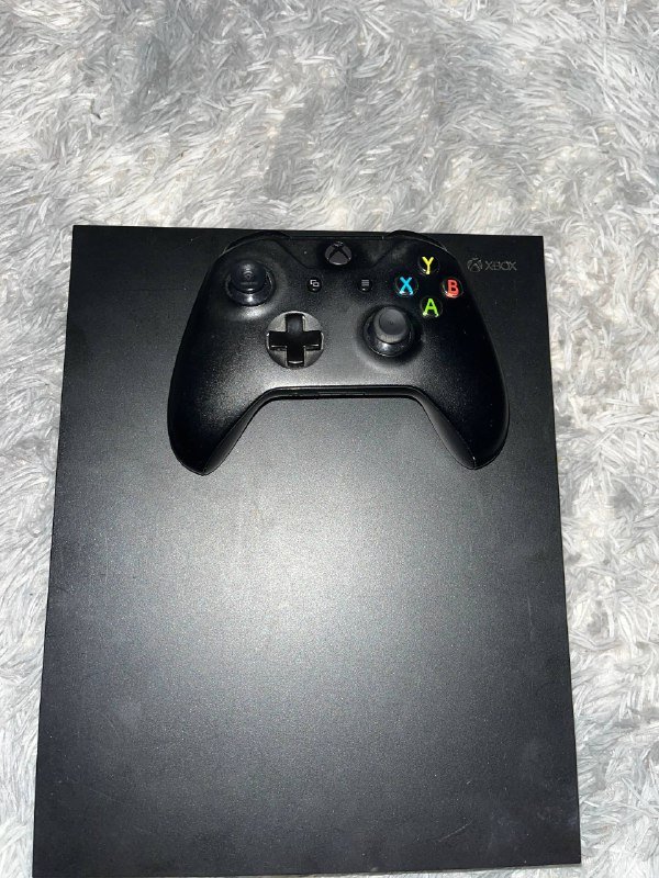 Xbox One X 1TB, джойстик, HDMI-кабель, шнур питания, зарядное устройство