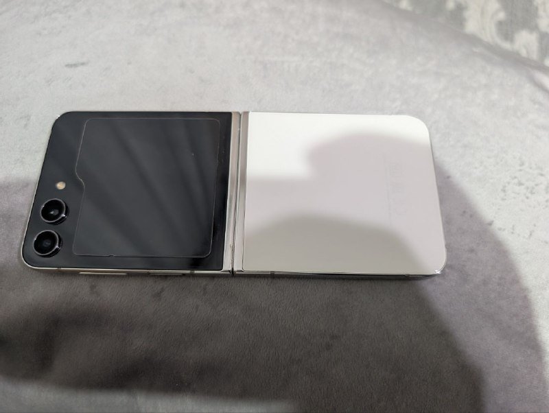 Смартфон складной в хорошем состоянии