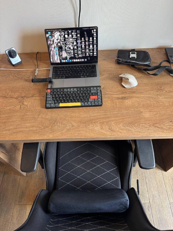 Рабочий стол, монитор LG 27UL650-W, игровое кресло 2E Bushido II 2