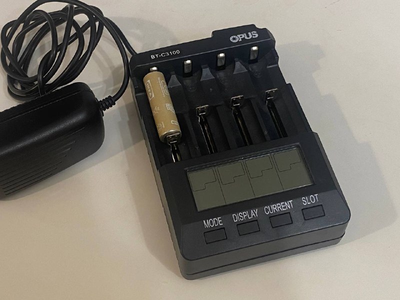 Универсальное зарядное устройство для аккумуляторов Opus BT-C3100