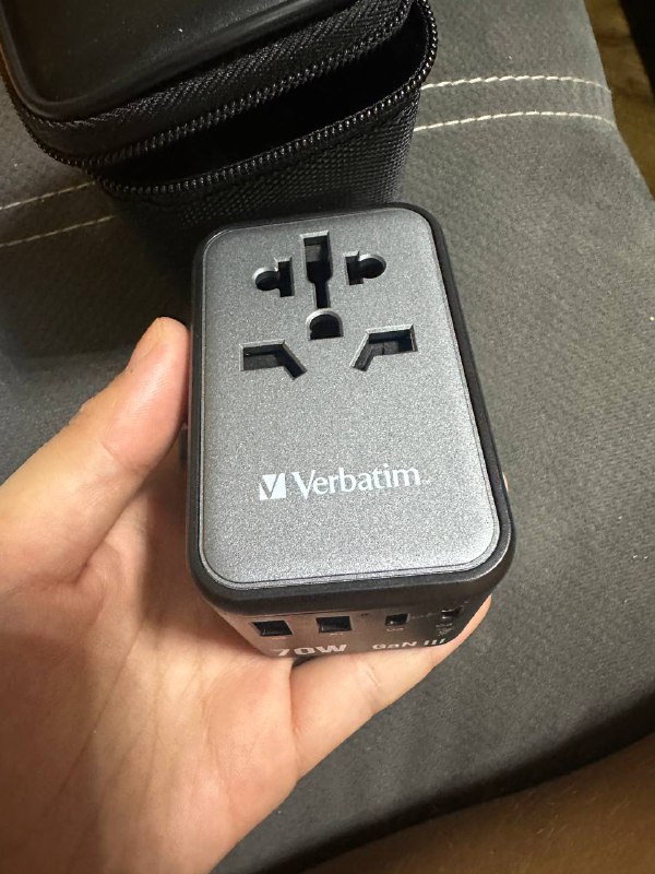 Универсальный адаптер Verbatim GaN III 3
