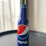 Бутылки и стакан для напитков 2